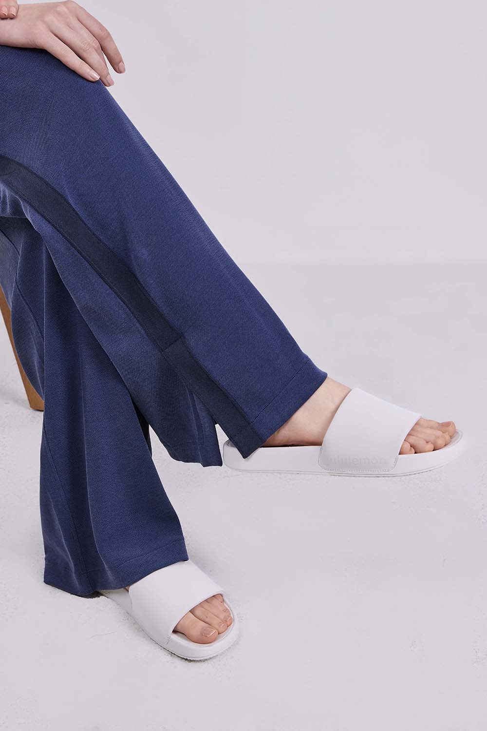 תמונת כל הלוק של RestFeel Slide